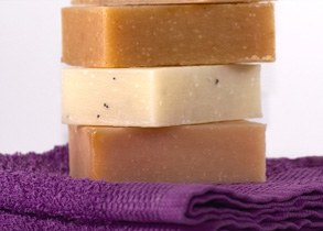How to Find Soaps and Cleansers That Won’t Irritate Your Psoriasis