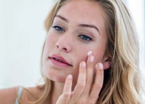 5 Nighttime Mistakes To Avoid If You Want To Get Rid Of Fine Lines & Wrinkles