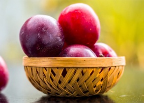 Plum Oil: Your Guide To The Benefits & How To Get The Most Out Of The Hydrator 