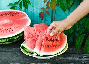 4 Skin Benefits of Watermelon, Usage Tips & Product Recommendations