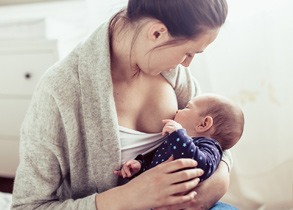 6 Skincare Ingredients to Use and Avoid While Breastfeeding